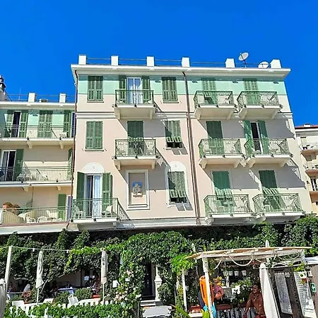 Eden Alaxi Hotel 3*