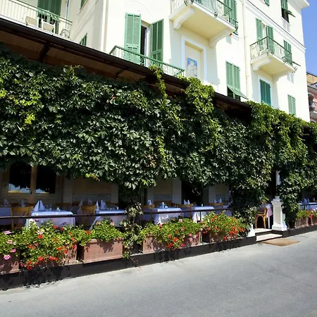 Hotell Eden Alaxi 3*